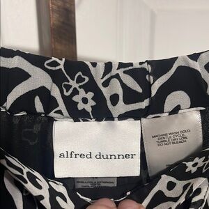 Alfred Dunner Black and White Patterned skirt